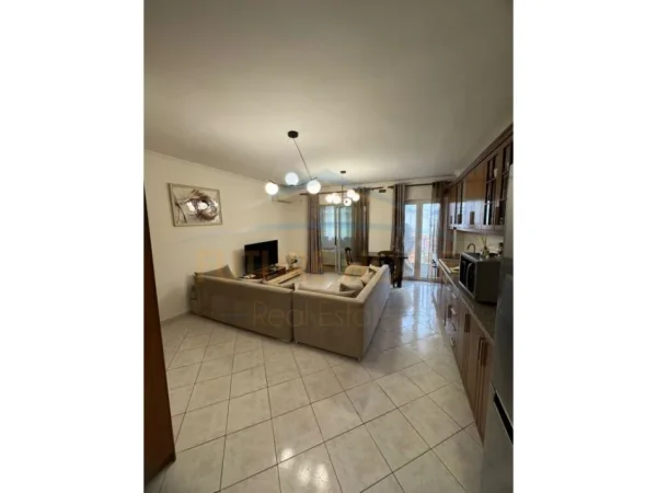 Tirane, shitet apartament 2+1 Kati 3, 78 m² 160.000 € (KOMUNA E PARISIT)