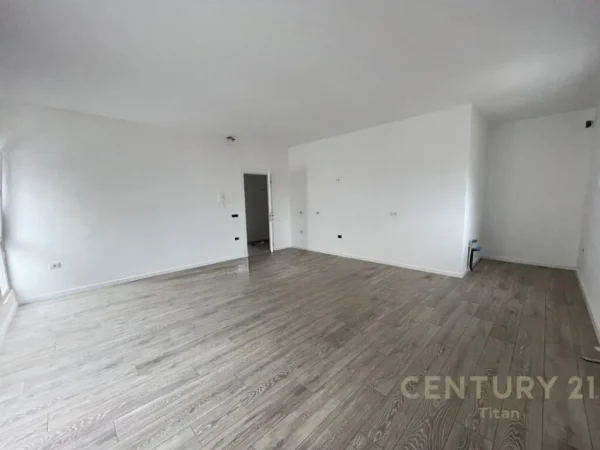 Tirane, shitet apartament 2+1 Kati 7, 113 m² 214.000 € (Perballe shkolles Kongresi i Lushnjes, Tirana)