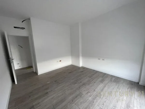 Tirane, shitet apartament 2+1 Kati 7, 113 m² 214.000 € (Perballe shkolles Kongresi i Lushnjes, Tirana)