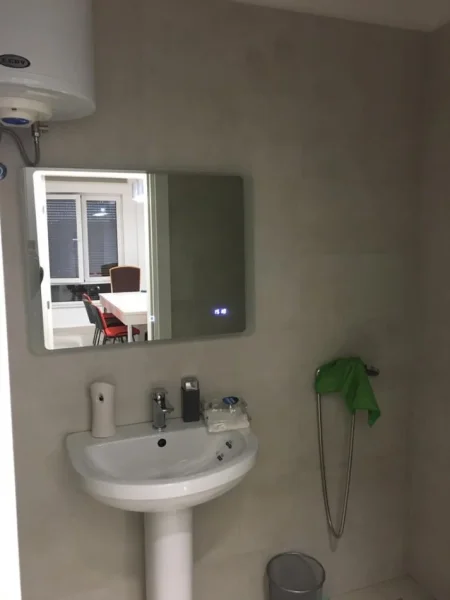 Tirane, jepet me qera zyre Kati 7, 90 m² 700 € (Myslym Shyri)