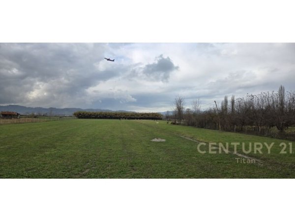 Tirane, SHES AGROTURIZEM, 16.000 m² 2.000.000 € (Rinas)