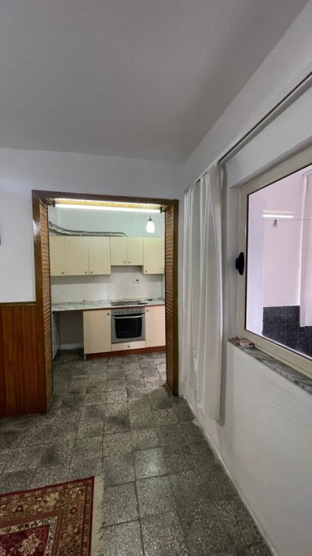 Tirane, jepet me qera apartament 1+1+Ballkon Kati 5, 70 m² 350 € (Selvia)