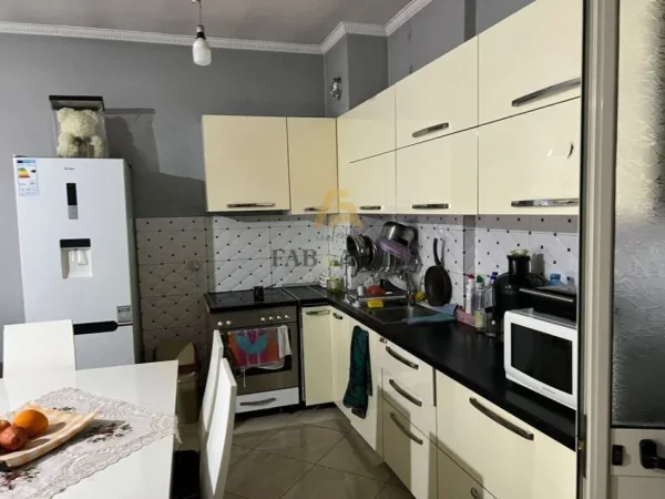 Tirane, shitet apartament 2+1 Kati 3, 120 m² 135.000 € (Fresku)