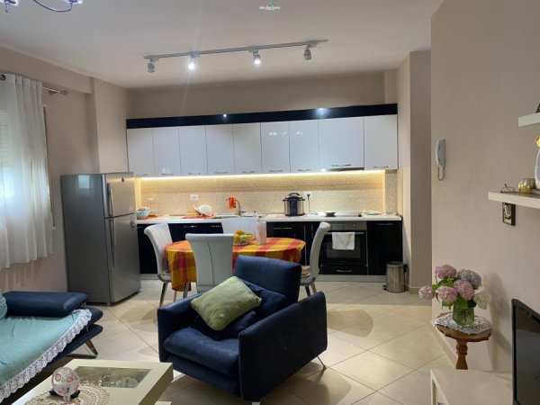 Tirane, jepet me qera apartament 1+1+Ballkon Kati 2, 65 m² 500 € (Ali Dem)