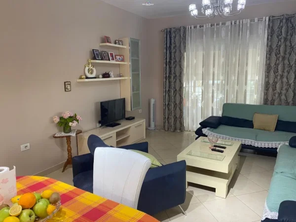 Tirane, jepet me qera apartament 1+1+Ballkon Kati 2, 65 m² 500 € (Ali Dem)