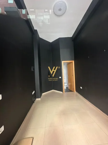 Tirane, shitet dyqan Kati 0, 14 m² 43.000 € (KODRA E DIELLIT)