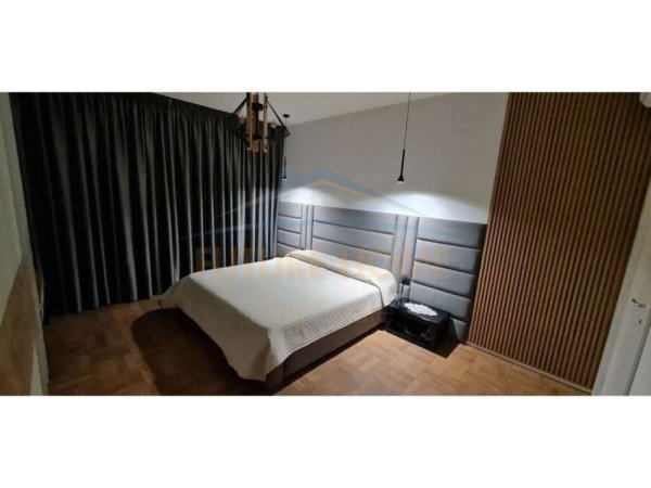 Tirane, jepet me qera apartament 2+1 Kati 8, 100 m² 850 € (21 DHJETORI TIRANE)