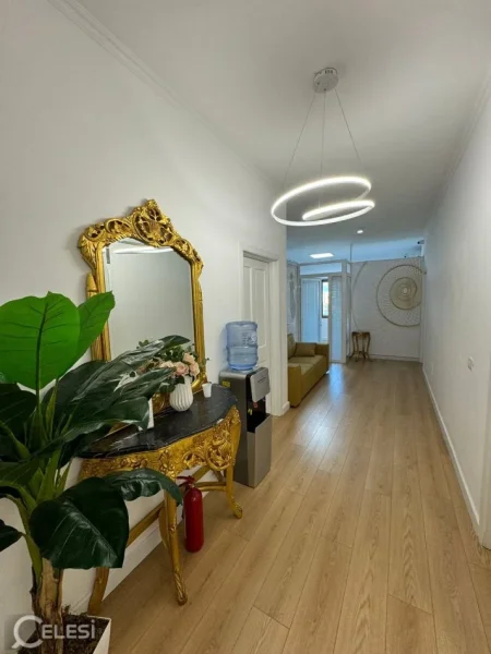 Tirane, jepet me qera ambjent biznesi Kati 2, 100 m² 1.500 € (LIQENI I THATE)