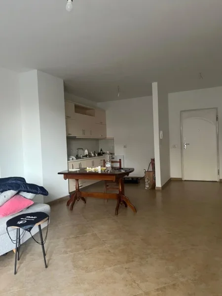 Tirane, jepet me qera zyre Kati 1, 124 m² 1100 € (Air Albania)