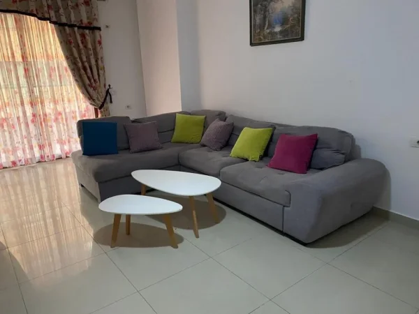 Tirane, jepet me qera apartament 2+1 Kati 3, 140 m² 500 € (Astir)