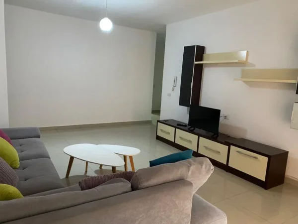 Tirane, jepet me qera apartament 2+1 Kati 3, 140 m² 500 € (Astir)