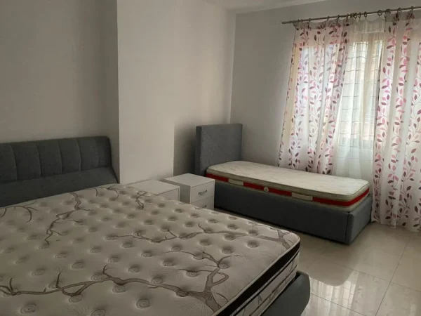 Tirane, jepet me qera apartament 2+1 Kati 3, 140 m² 500 € (Astir)