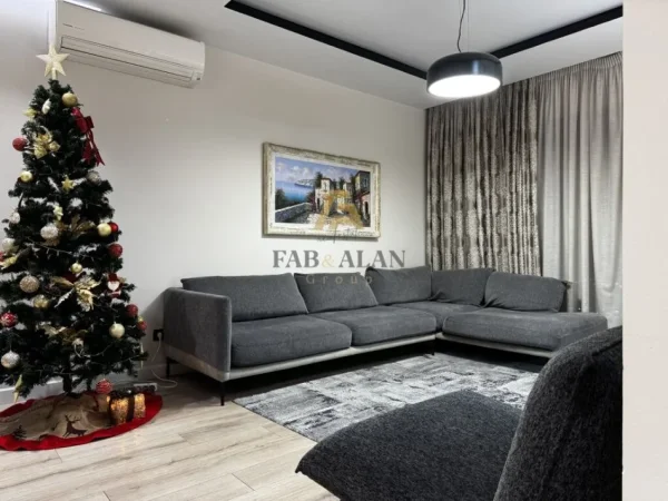 Tirane, shitet apartament 2+1+2 Kati 1, 109 m² 240.000 € (Komisariati nr.4)
