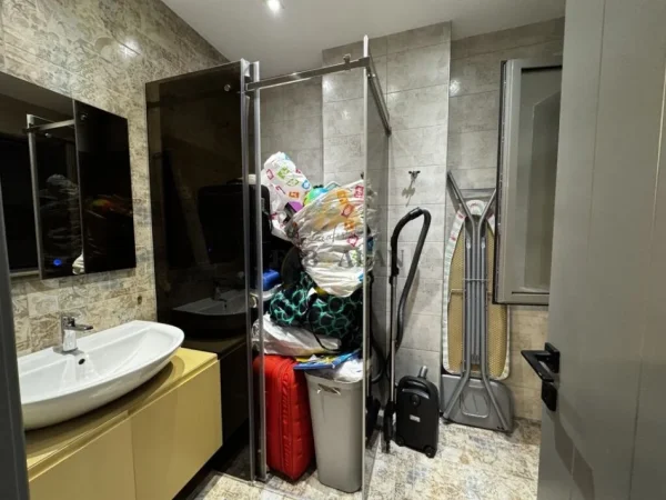 Tirane, shitet apartament 2+1+2 Kati 1, 109 m² 240.000 € (Komisariati nr.4)