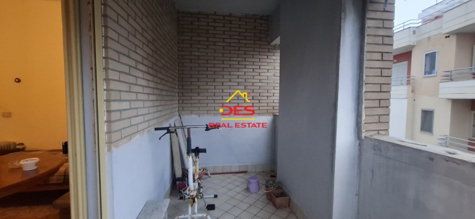 Vlore, jepet me qera apartament 2+1+Ballkon Kati 3, 450 € (Rruga Kosova)