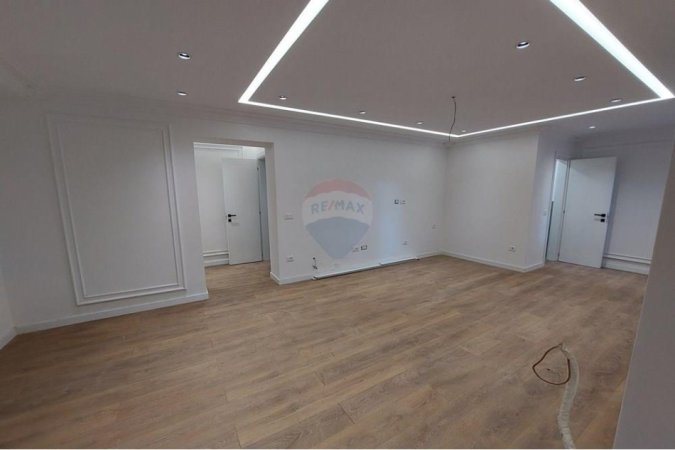 Tirane, jepet me qera zyre Kati 2, 145 m² 1.200 € (Shkolla e Baletit)
