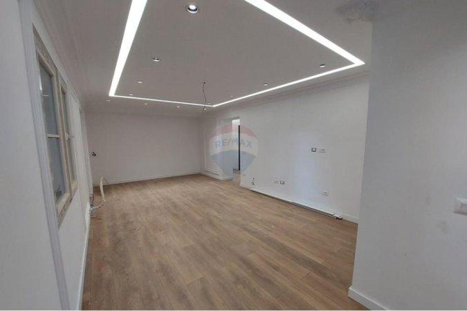Tirane, jepet me qera zyre Kati 2, 145 m² 1.200 € (Shkolla e Baletit)