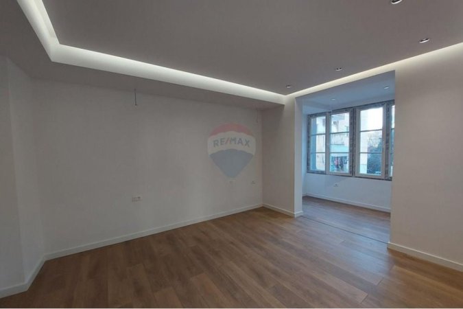 Tirane, jepet me qera zyre Kati 2, 145 m² 1.200 € (Shkolla e Baletit)