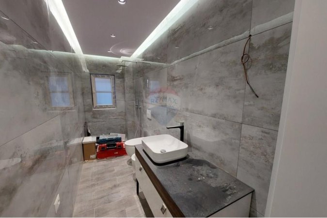 Tirane, jepet me qera zyre Kati 2, 145 m² 1.200 € (Shkolla e Baletit)
