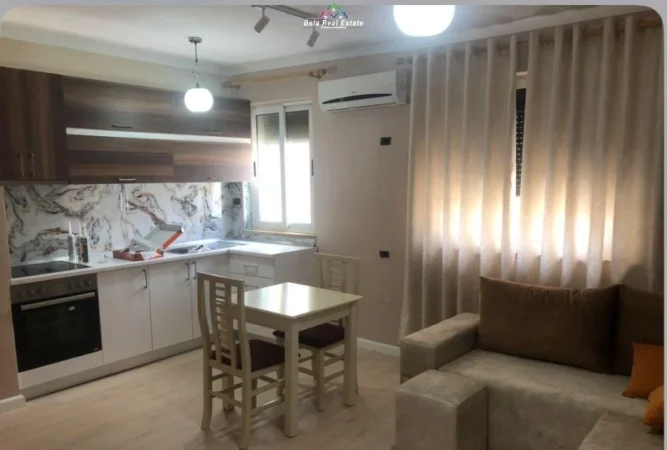 Tirane, jepet me qera apartament 1+1+Aneks+Ballkon Kati 4, 70 m² 600 € (QENDER)