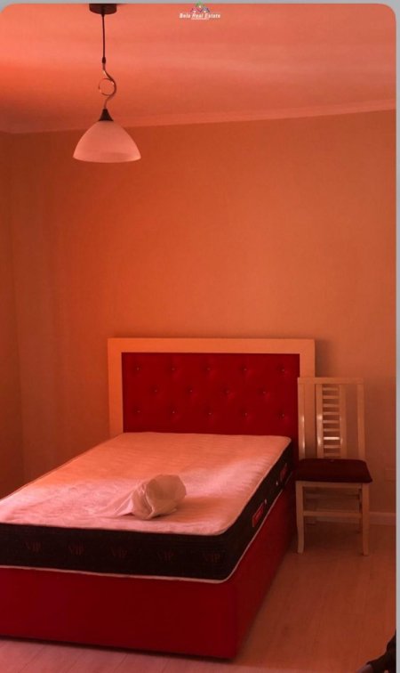 Tirane, jepet me qera apartament 1+1+Aneks+Ballkon Kati 4, 70 m² 600 € (QENDER)