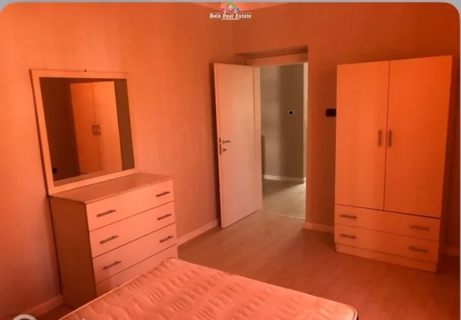 Tirane, jepet me qera apartament 1+1+Aneks+Ballkon Kati 4, 70 m² 600 € (QENDER)