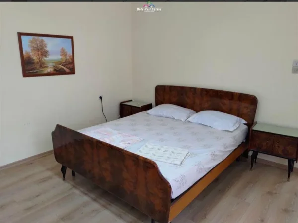 Tirane, jepet me qera Vile 2+1 Kati 1, 80 m² 600 € (mine peza)