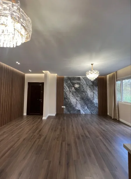 Tirane, shitet apartament 2+1+Ballkon Kati 1, 120 m² 210.000 € (Kopshti Botanik)