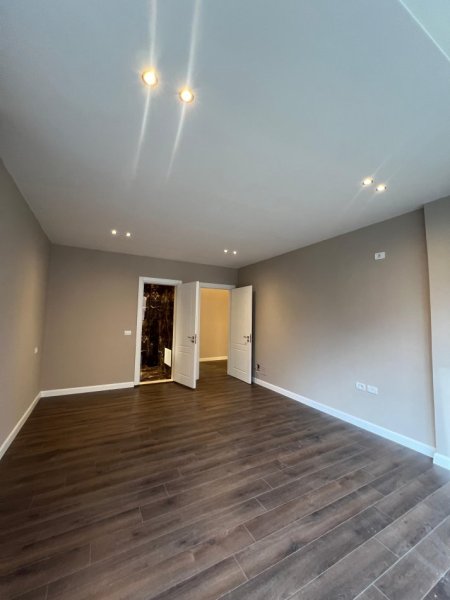 Tirane, shitet apartament 2+1+Ballkon Kati 1, 120 m² 210.000 € (Kopshti Botanik)