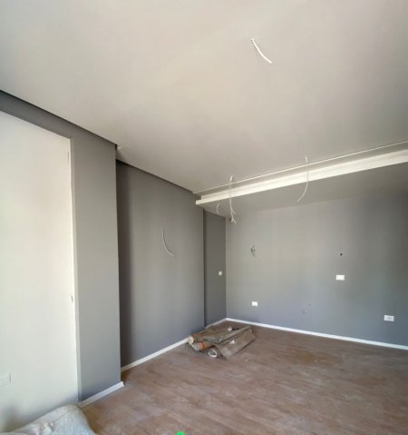 Tirane, jepet me qera apartament 2+1+Ballkon Kati 3, 90 m² 1.000 € (Rruga e Barrikadave)