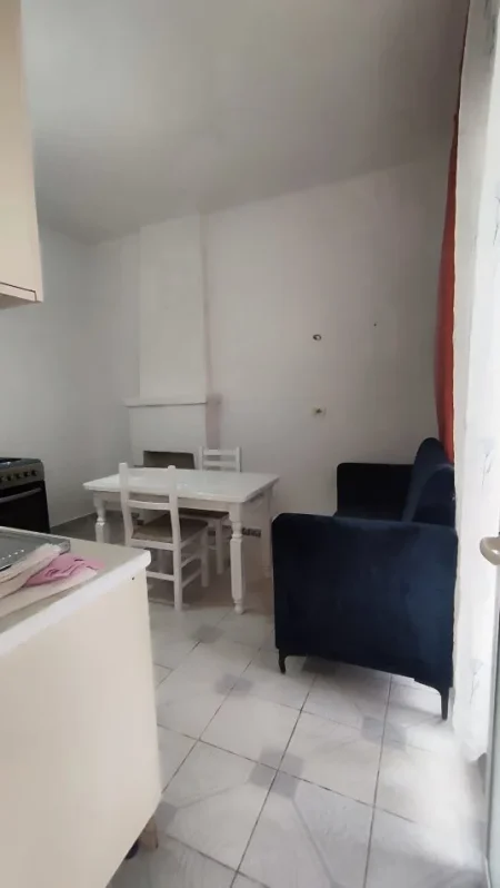 Tirane, jepet me qera apartament 1+1 Kati 1, 65 m² 350 € (Don Bosko)