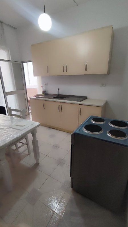 Tirane, jepet me qera apartament 1+1 Kati 1, 65 m² 350 € (Don Bosko)