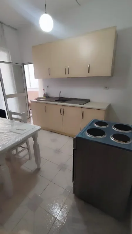 Tirane, jepet me qera apartament 1+1 Kati 1, 65 m² 350 € (Don Bosko)
