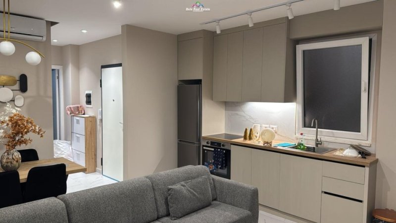 Tirane, jepet me qera apartament 2+1 Kati 7, 120 m² 800 € (DON BOSKO)