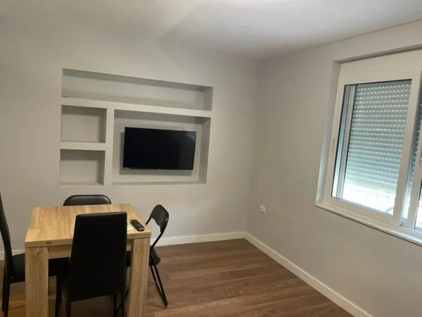 Tirane, jepet me qera apartament 1+1 Kati 1, 45 m² 650 € (Stadiumi Dinamo)