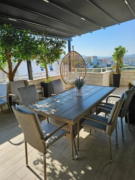 Okazion: Penthause me verande panoramike Linze, Rruga e Dajtit, i arreduar ne 2023 | Penthouse 2+1+Ballkon Kati 4, 176 m²