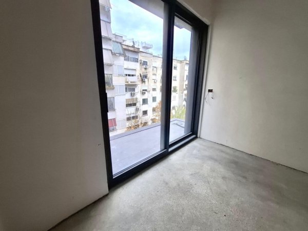 🏠 SHITET:  1+1+Mubdesi Blerje Post Parkimi 50.000 Euro Extra (📍 Rr. E Kosovareve - Vendodhje Fantastike, Ndodhet Fiks Ne Krah Te Hotel Dynasty )  248.150€****