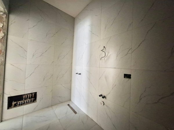 🏠 SHITET:  1+1+Mubdesi Blerje Post Parkimi 50.000 Euro Extra (📍 Rr. E Kosovareve - Vendodhje Fantastike, Ndodhet Fiks Ne Krah Te Hotel Dynasty )  248.150€****
