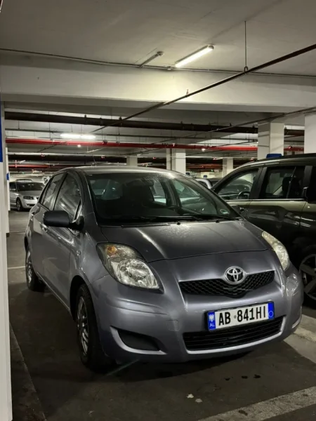 Tirane, shitet makine Toyota Yaris Nafte, gri metalizato manuale Kondicioner 230.000 km 4.990 €