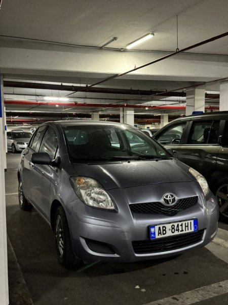 Tirane, shitet makine Toyota Yaris Nafte, gri metalizato manuale Kondicioner 230.000 km 4.990 €