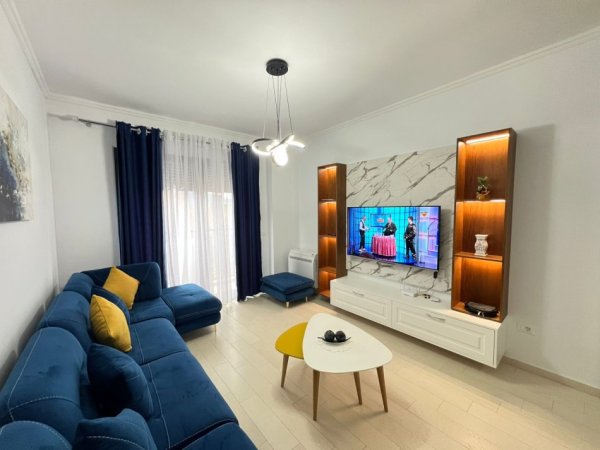 Tirane, jepet me qera apartament 2+1+Aneks+Ballkon Kati 2, 73 m² 700 € (kodra e diellit)