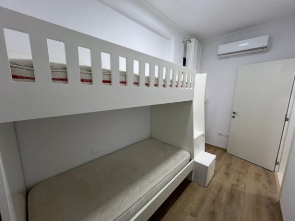 Tirane, jepet me qera apartament 2+1+Aneks+Ballkon Kati 2, 73 m² 700 € (kodra e diellit)