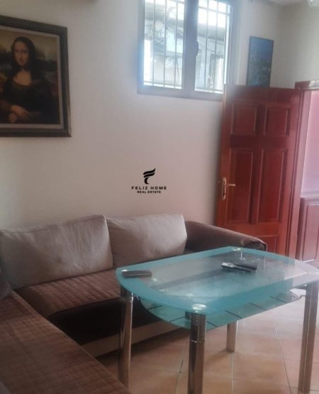 jepet me qera Vile 1 Katshe Kati 1, 100 m² 1.300 € (BULEVARDI ZOGU 1)