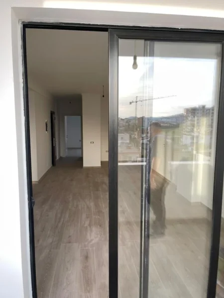 Tirane, shitet apartament 1+1 Kati 4, 98 m² 148.500 € (ASTIR)