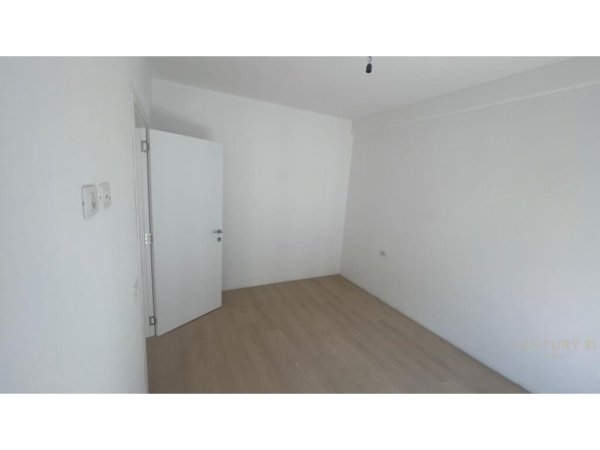 Tirane, shes apartament 1+1+Ballkon Kati 6, 54 m² 65.000 € (Univers City, Qendra Tregtare QTU)