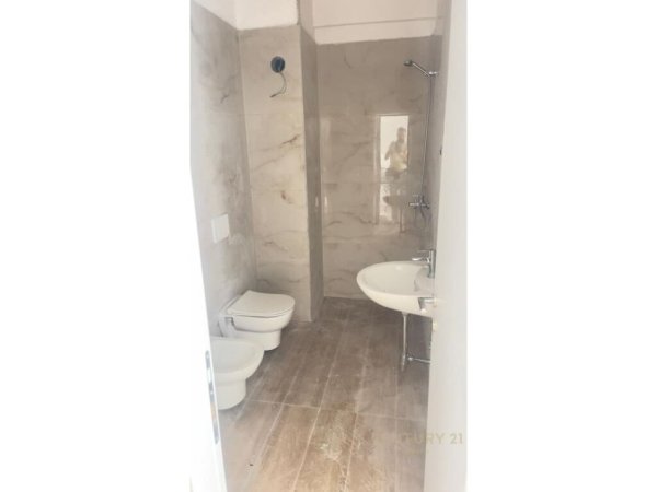 Tirane, shes apartament 1+1+Ballkon Kati 6, 54 m² 65.000 € (Univers City, Qendra Tregtare QTU)
