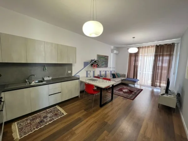 Tirane, shitet apartament 2+1+Ballkon Kati 7, 95 m² 190.000 € (Ish Fusha e Aviacionit)