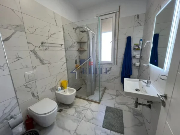 Tirane, shitet apartament 2+1+Ballkon Kati 7, 95 m² 190.000 € (Ish Fusha e Aviacionit)