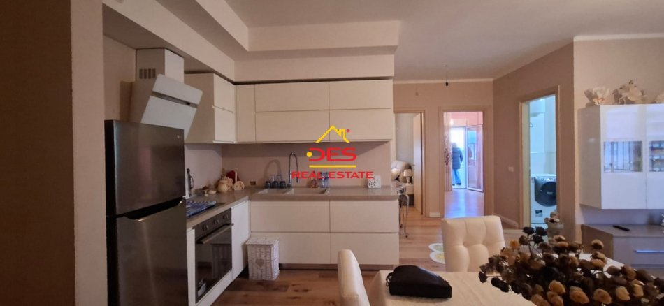 Vlore, shitet apartament 2+1+Ballkon Kati 9, 180.000 € (Rruga Kosova)