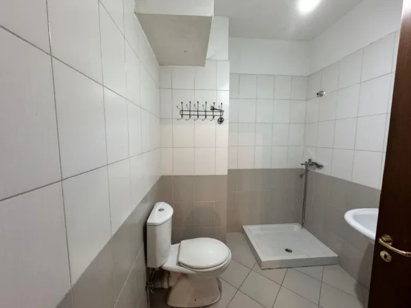 Tirane, jepet me qera apartament 2+1+Aneks+Ballkon Kati 5, 108 m² 500 € (Residenca Kodra e Diellit)